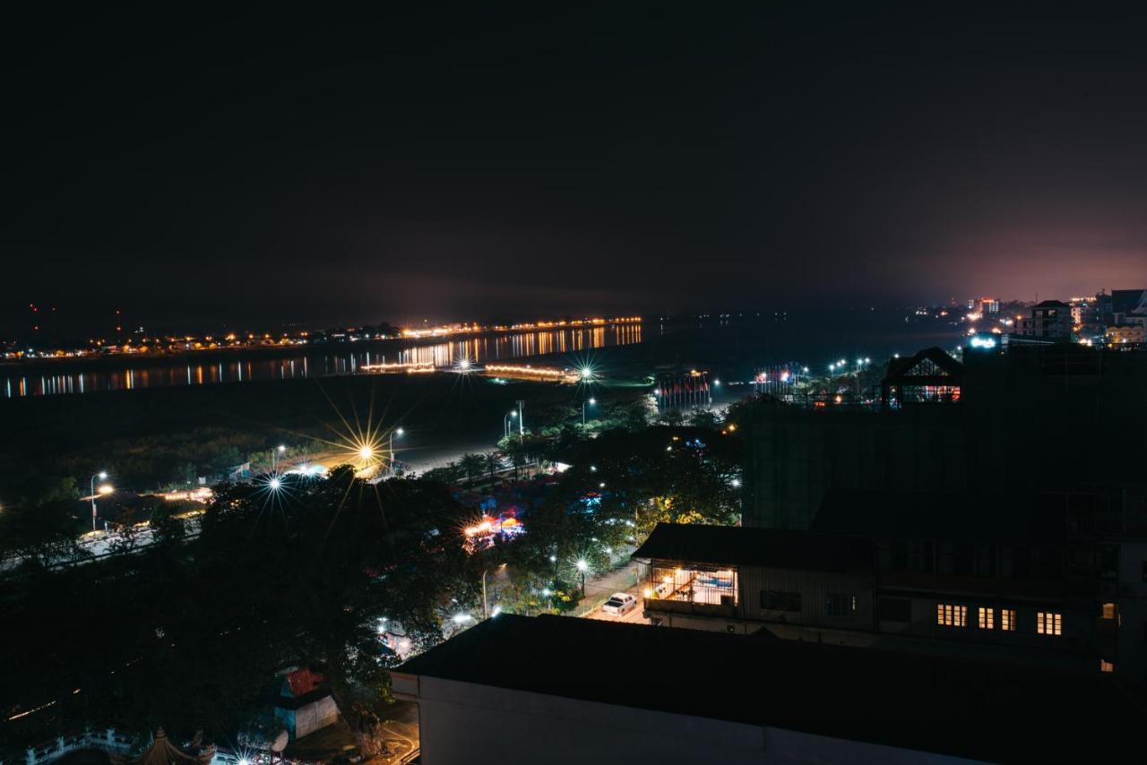 V Hotel Vientiane Exteriör bild