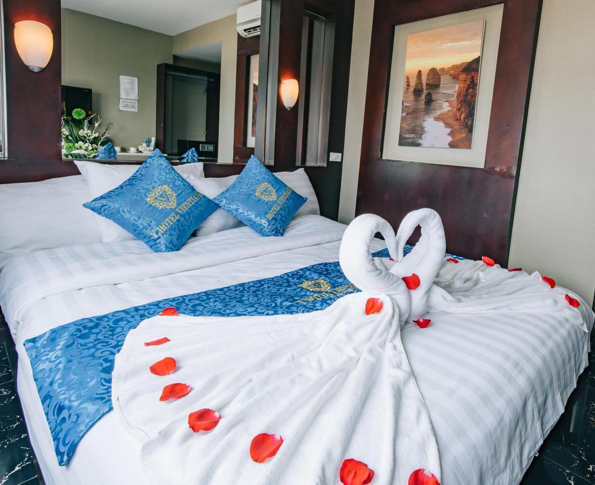 V Hotel Vientiane Rum bild